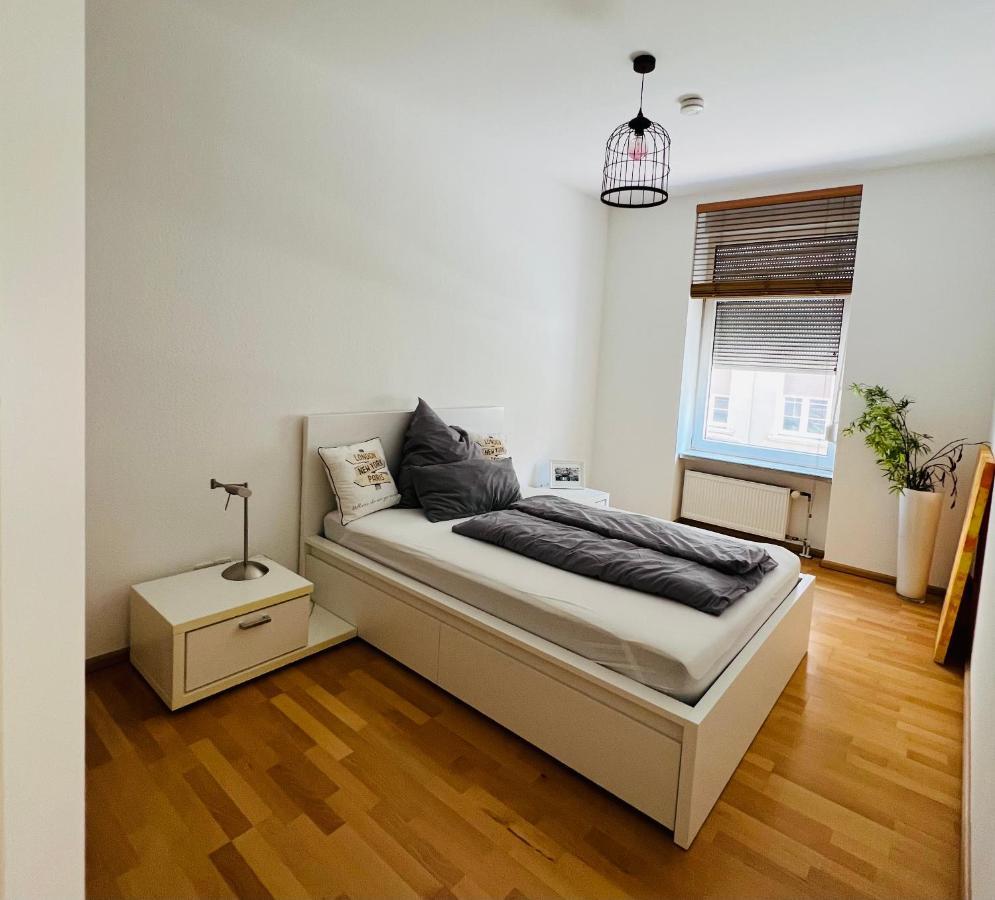 Grosses Und Helles Innenstadt - *