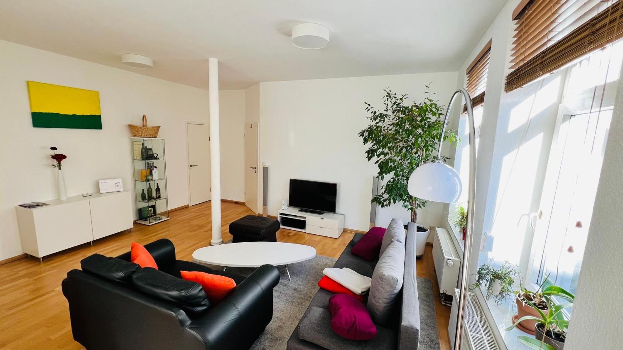 Grosses Und Helles Innenstadt - Apartment